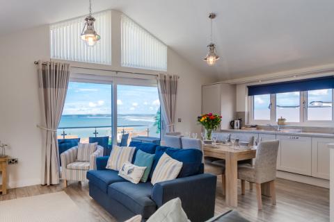 sea breeze first floor apartment with sea views in westwwrd Ho!